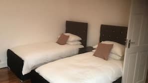 Iron/ironing board, free WiFi, linens
