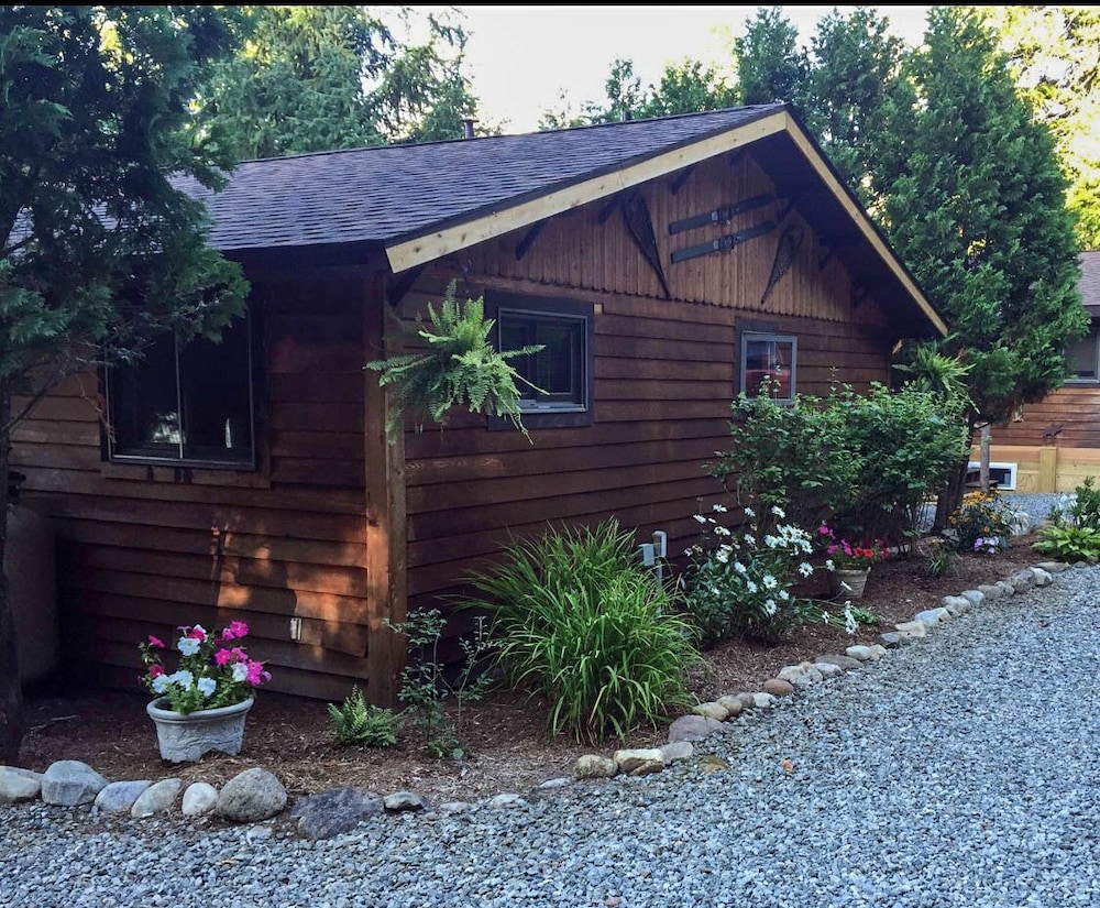 4 Lakefront All Season Colby Cottages on Lake Colby, Saranac Lake