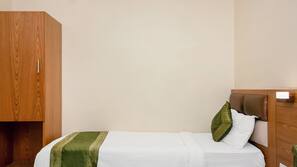 Iron/ironing board, rollaway beds, free WiFi, linens