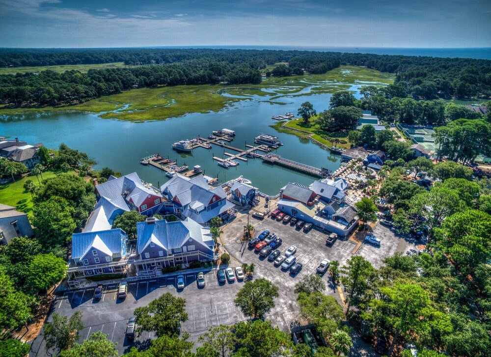 1715 Bluff Villa ~ Cozy 1Br Villa with 3rd Floor Views of Calibogue Sound