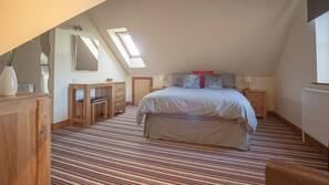 In-room safe, free WiFi, linens