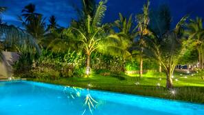4 outdoor pools