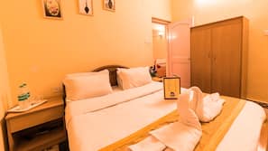 Iron/ironing board, free WiFi, linens, wheelchair access