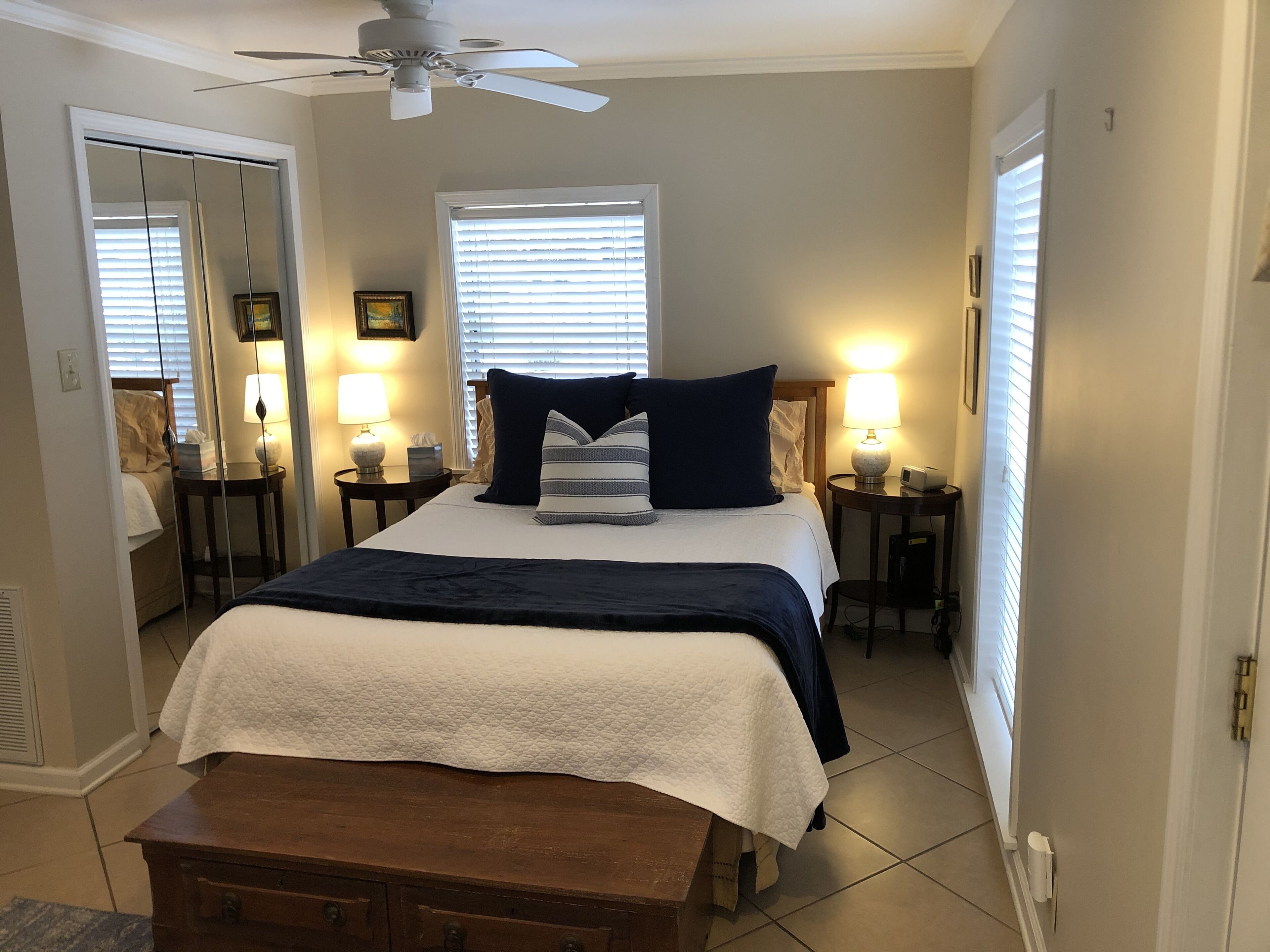 Lakefront Studio Getaway, Perfect for Two! in Hot Springs, United States