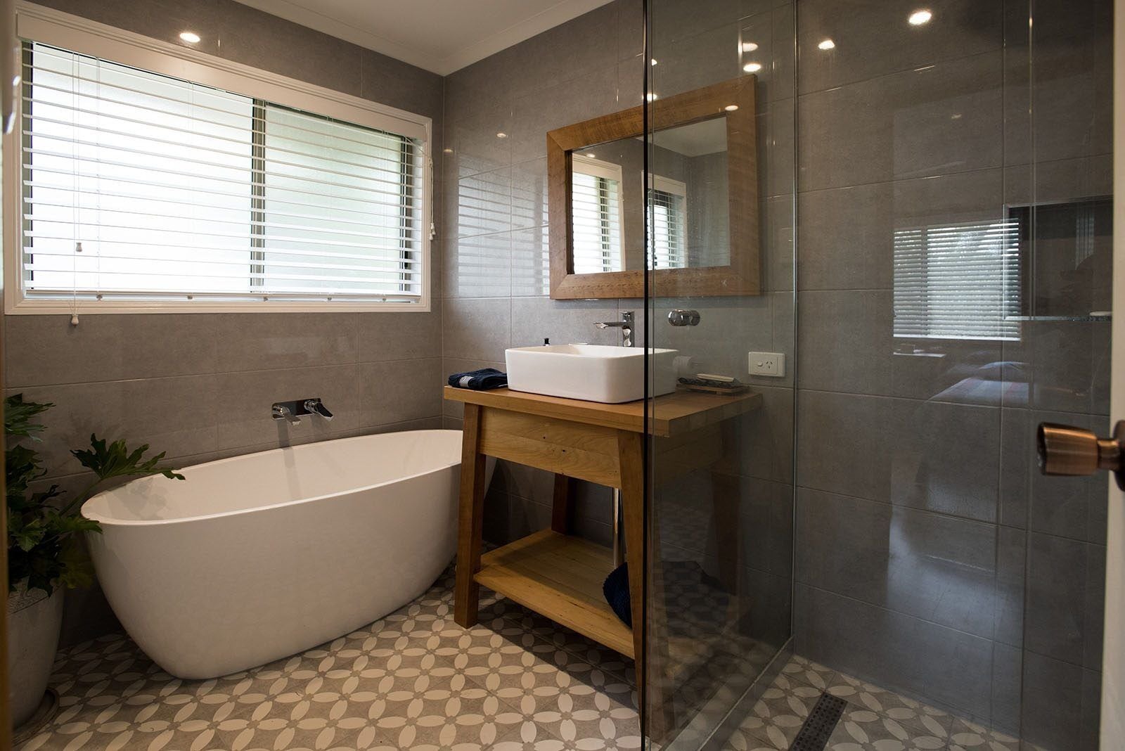 Driftwood Beach House- Pool - Close To Beach - 4BR - Wifi