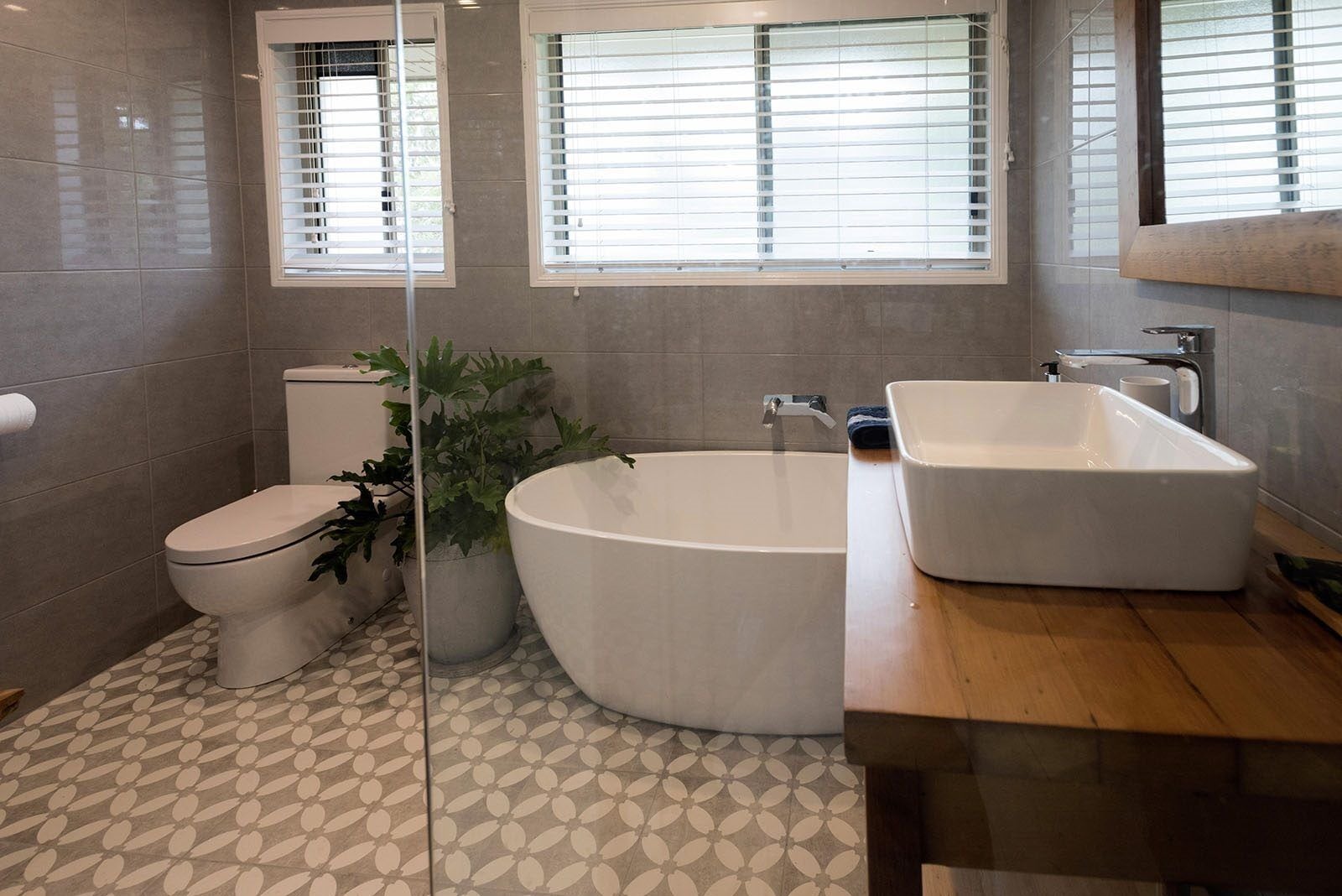 Driftwood Beach House- Pool - Close To Beach - 4BR - Wifi