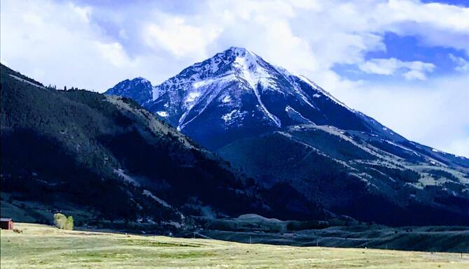 Pet Friendly Emigrant Pk Cabin 30 Mins Yellowstone 5 Mins To Chico Ht Springs In Bozeman Mt Expedia