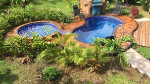 Bañera de hidromasaje al aire libre