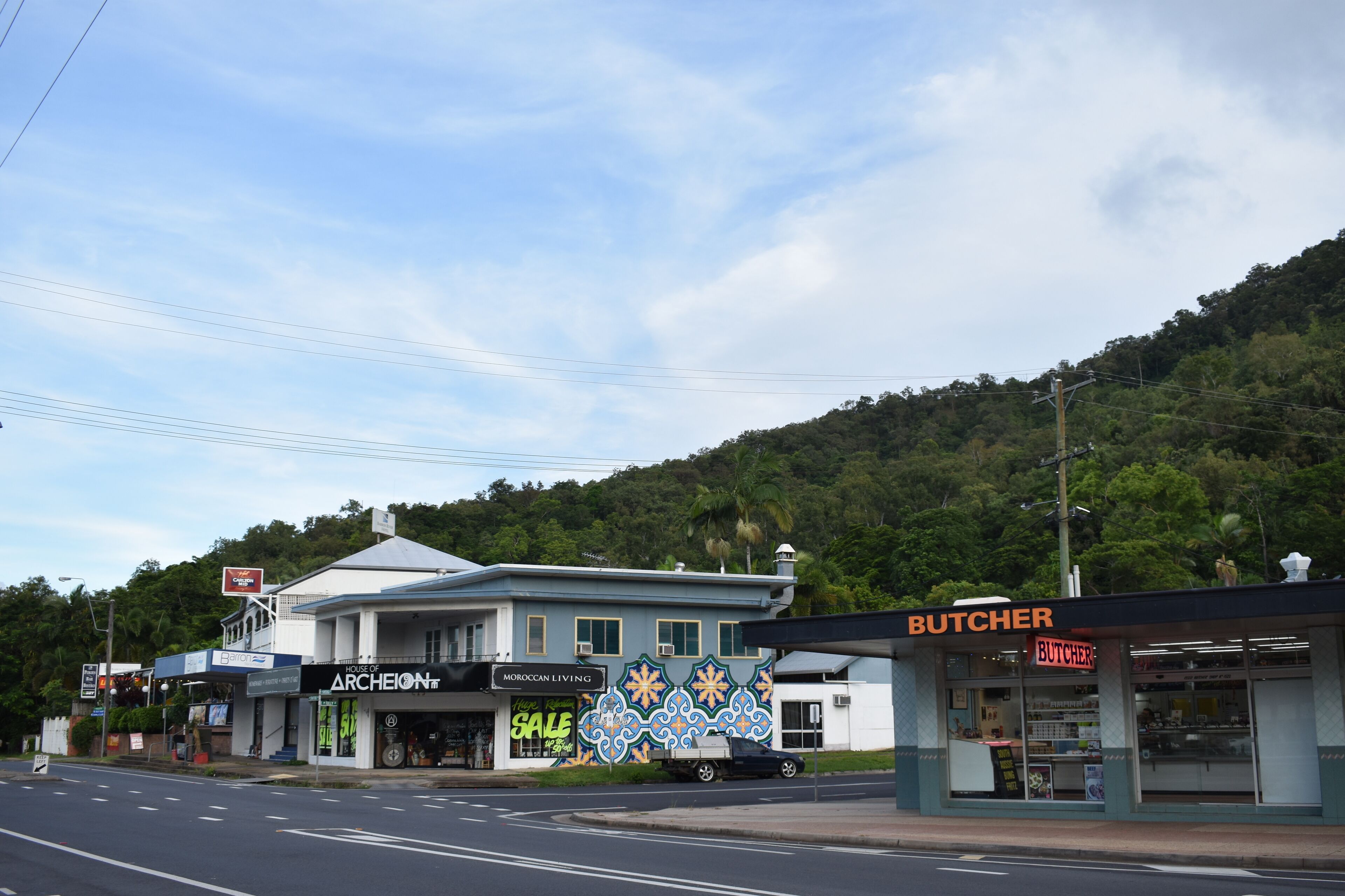 Cairns Rainforest Cottage Tropic Hideaway Pets OK 10mins to City, Free Wifi