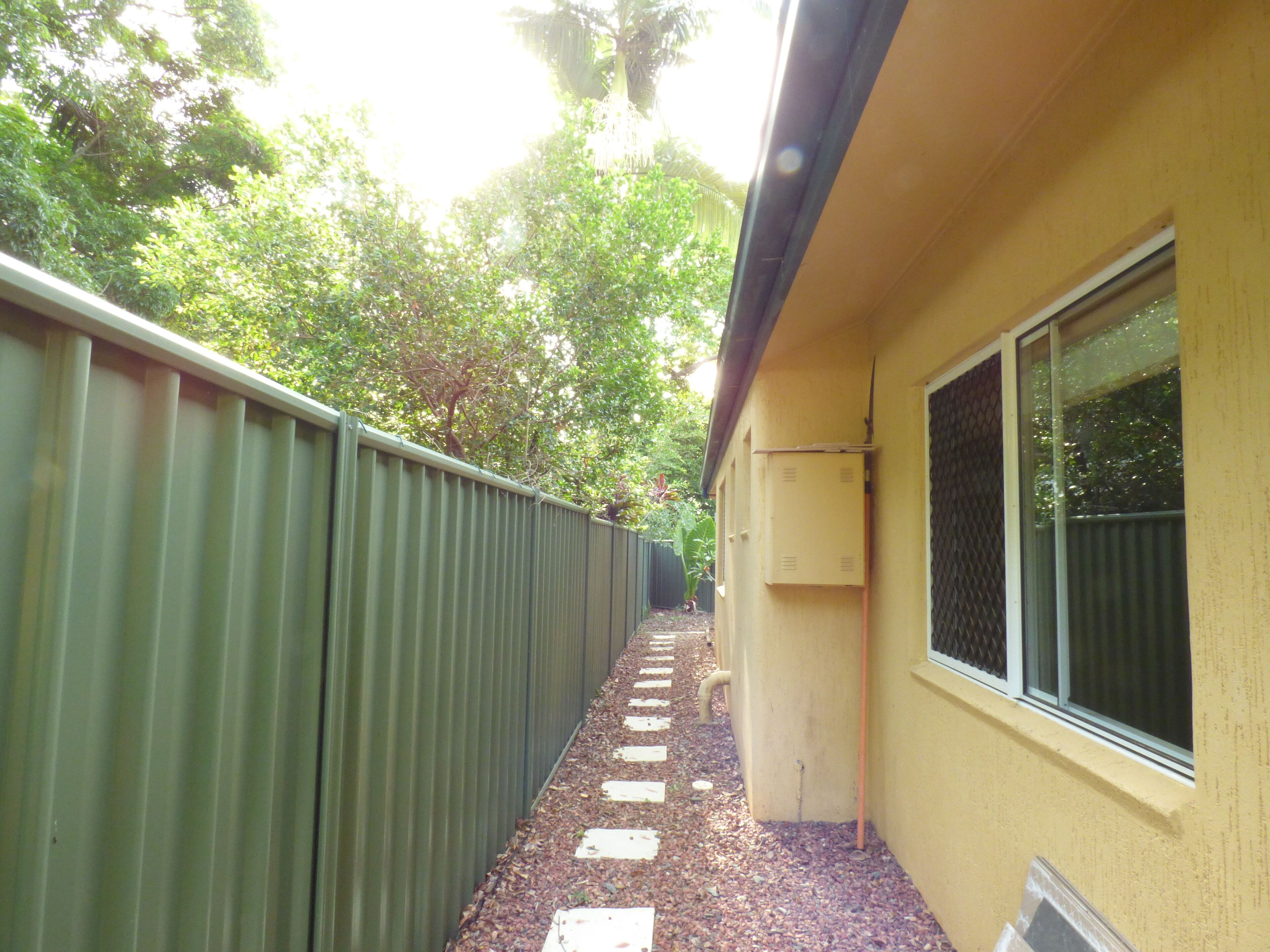 Cairns Rainforest Cottage Tropic Hideaway Pets OK 10mins to City, Free Wifi
