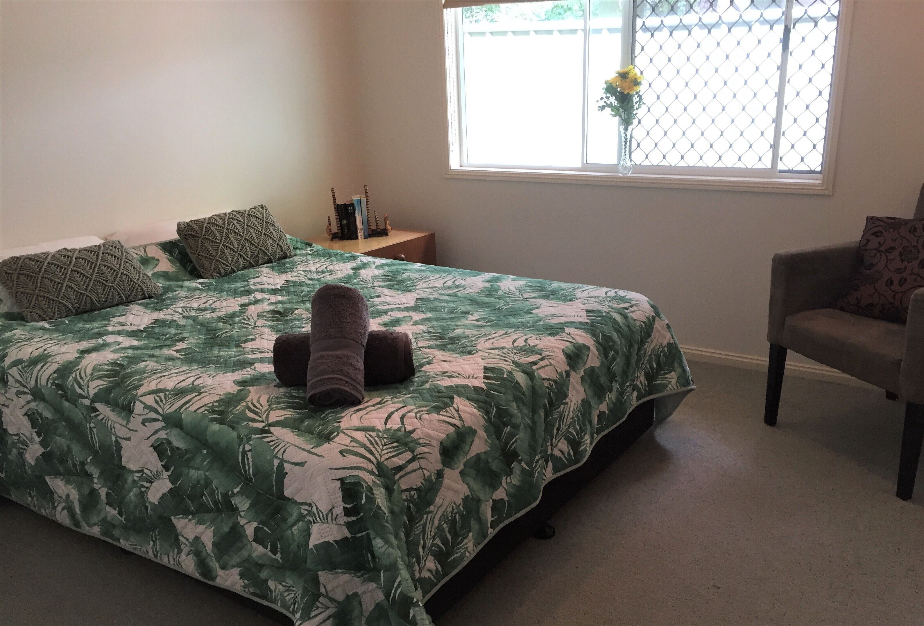 Cairns Rainforest Cottage Tropic Hideaway Pets OK 10mins to City, Free Wifi