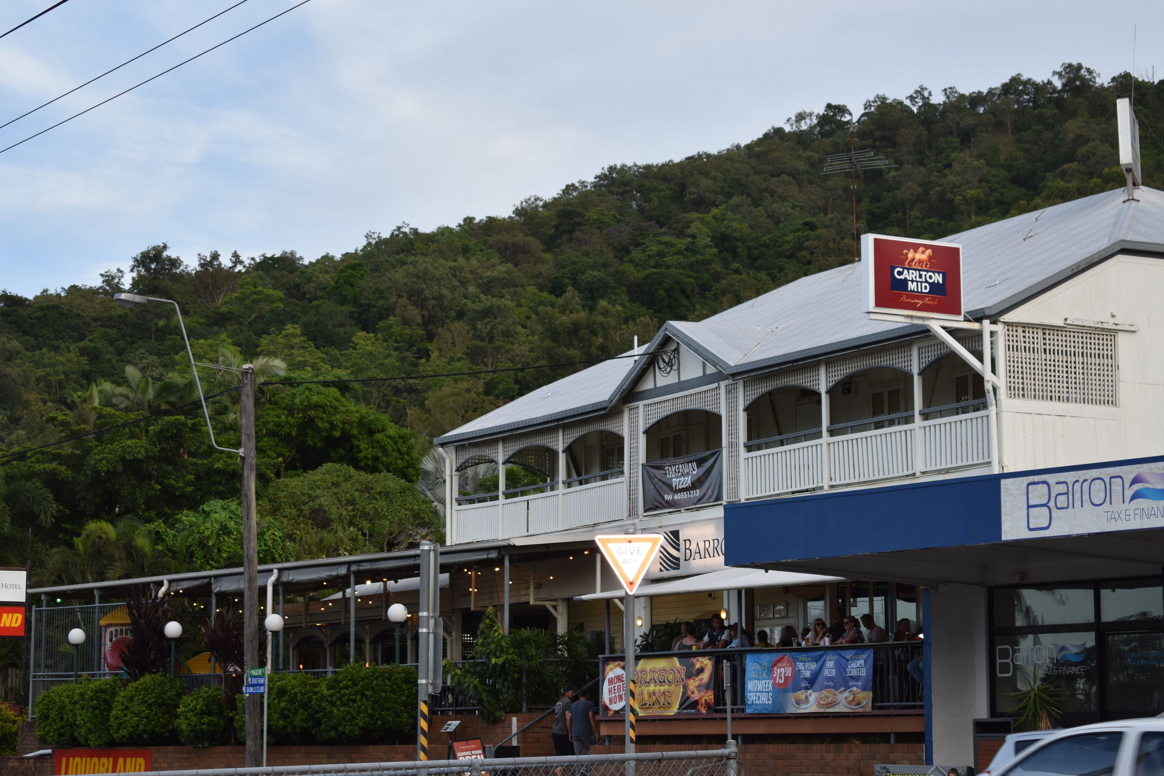 Cairns Rainforest Cottage Tropic Hideaway Pets OK 10mins to City, Free Wifi