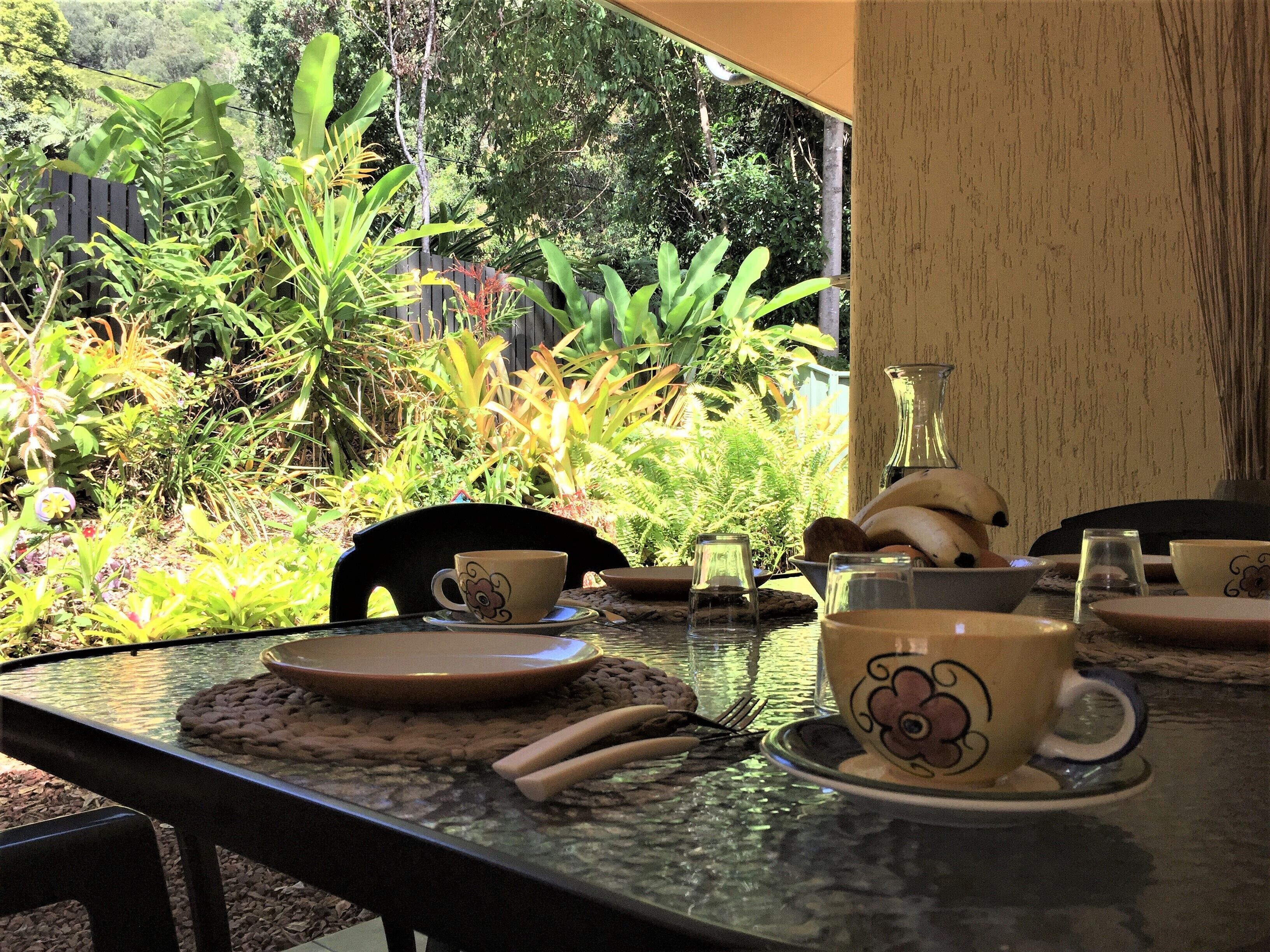 Cairns Rainforest Cottage Tropic Hideaway Pets OK 10mins to City, Free Wifi