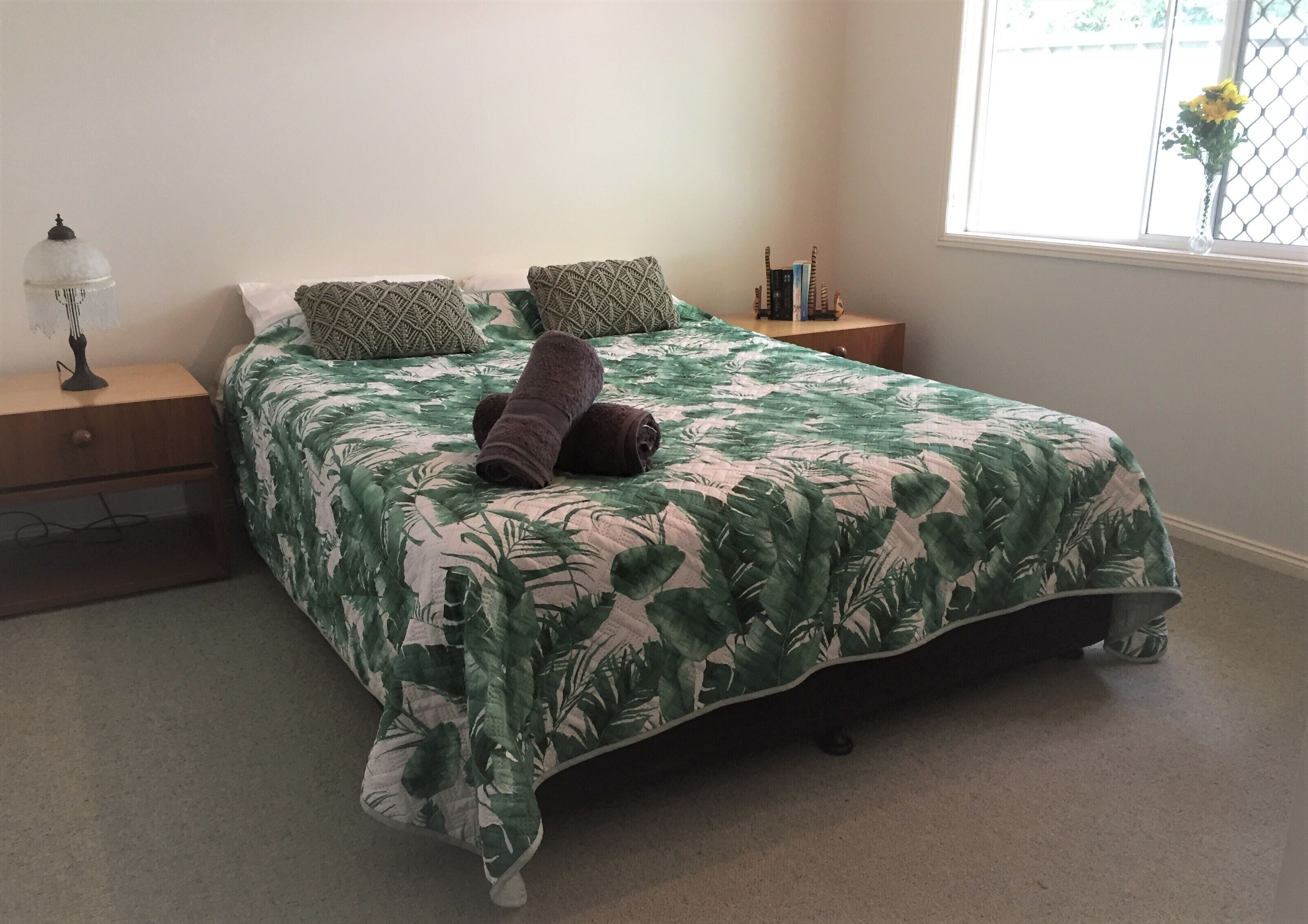 Cairns Rainforest Cottage Tropic Hideaway Pets OK 10mins to City, Free Wifi