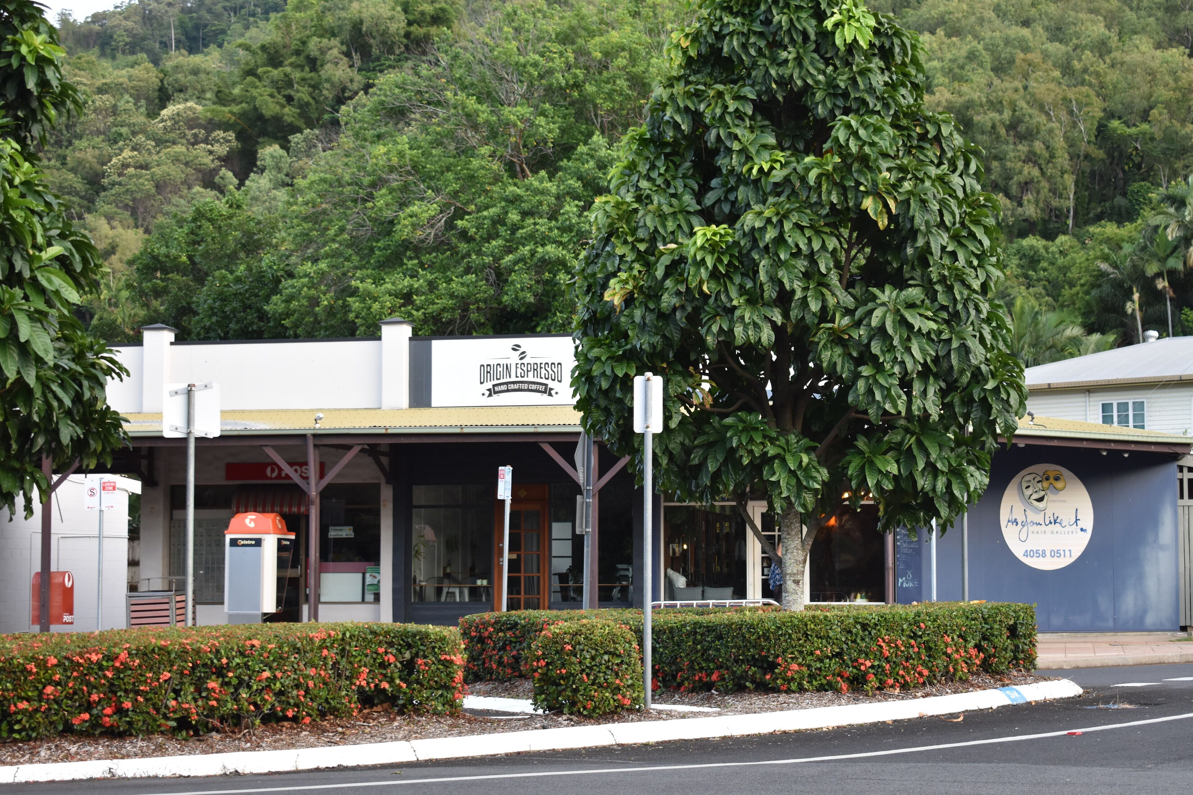 Cairns Rainforest Cottage Tropic Hideaway Pets OK 10mins to City, Free Wifi