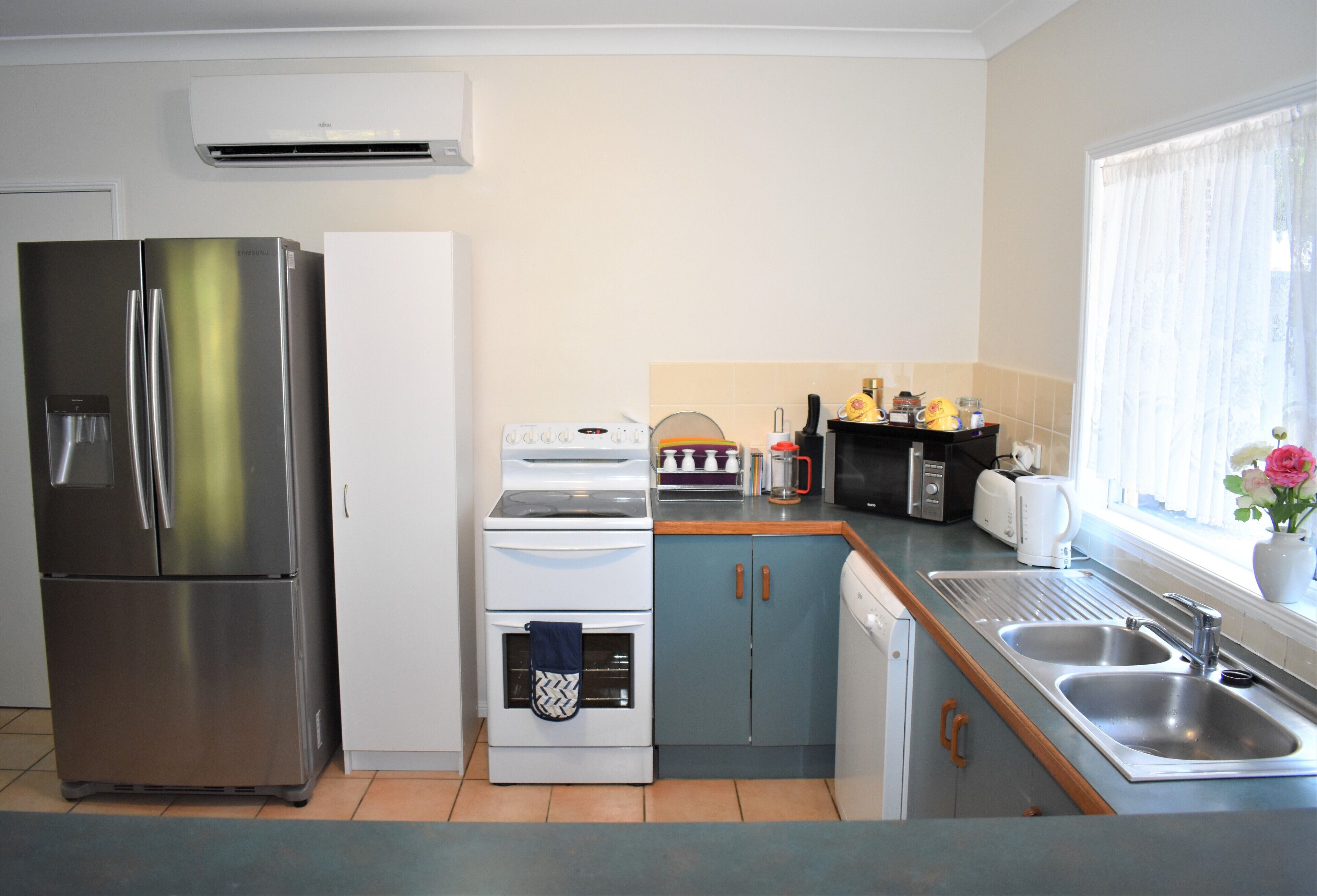 Cairns Rainforest Cottage Tropic Hideaway Pets OK 10mins to City, Free Wifi