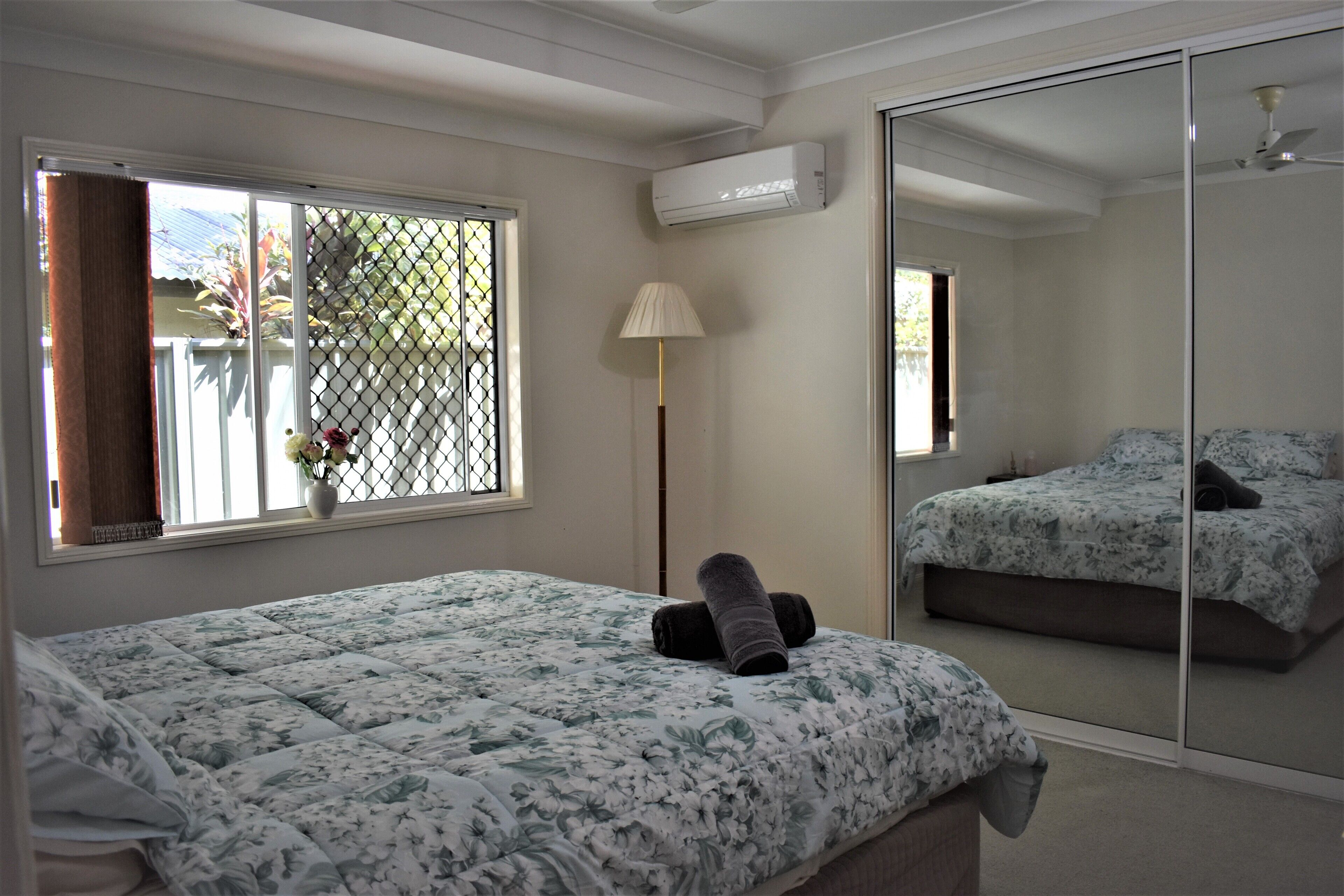 Cairns Rainforest Cottage Tropic Hideaway Pets OK 10mins to City, Free Wifi