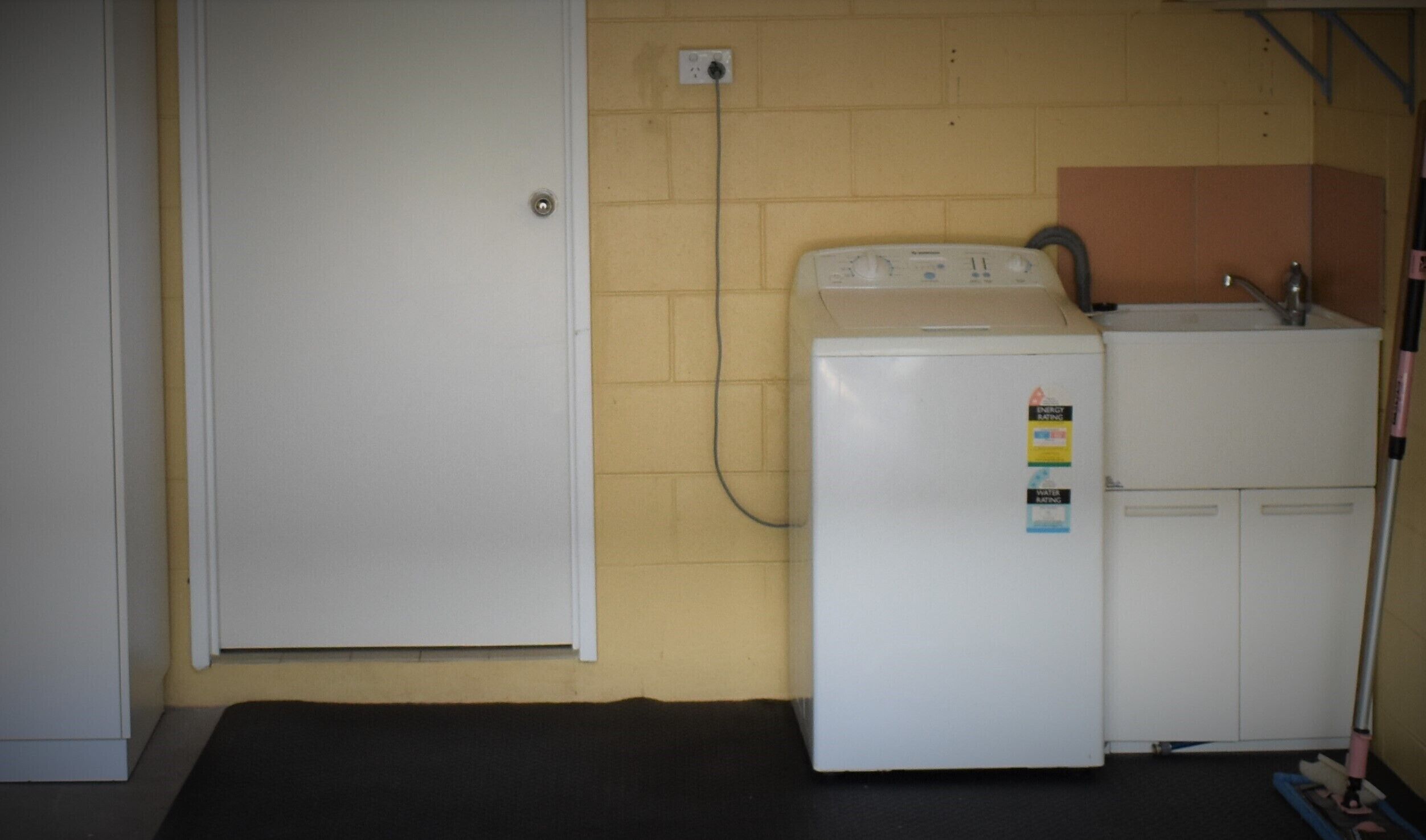 Cairns Rainforest Cottage Tropic Hideaway Pets OK 10mins to City, Free Wifi