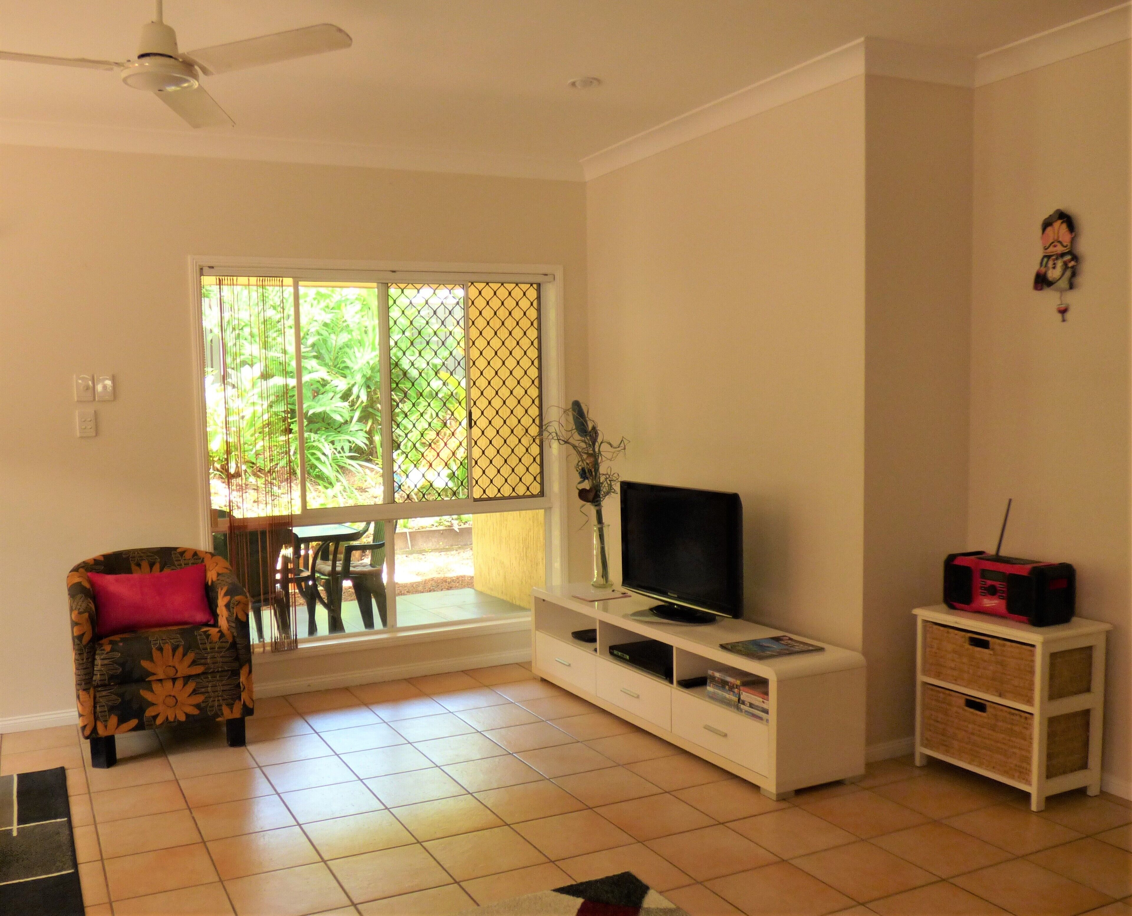 Cairns Rainforest Cottage Tropic Hideaway Pets OK 10mins to City, Free Wifi