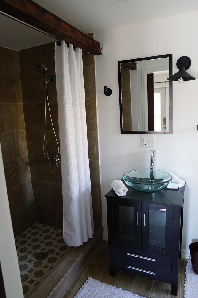 Experience the passion of hospitality, cleaning, and good location!