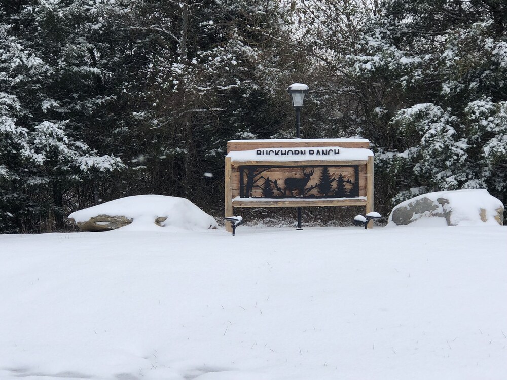 Buckhorn Ranch Lodge Edmonton Kentucky In Edmonton Hotel Rates