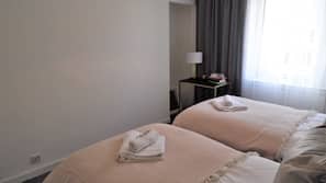 2 bedrooms, iron/ironing board, Internet