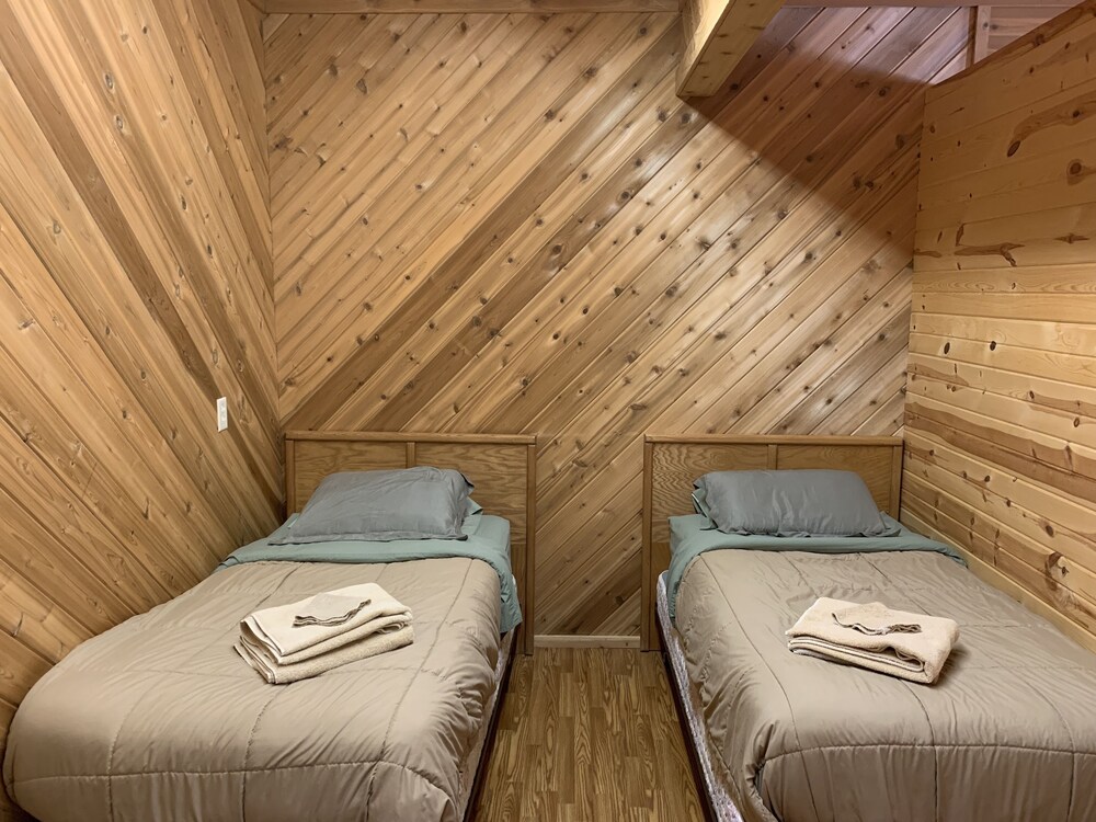 Dilly's Hatfield Resort Cabin (On Lake Arbutus) in Merrillan Best