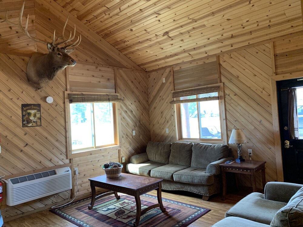 Dilly's Hatfield Resort Cabin (On Lake Arbutus) in Merrillan Best
