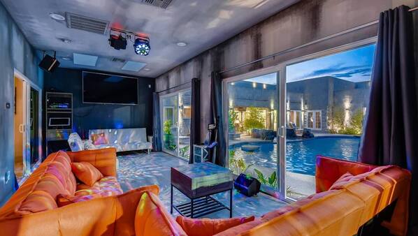 12 Bedroom Villa In Las Vegas Chinatown Expedia Vacation Rentals