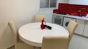 Réfrigérateur, micro-ondes, four, fourneau de cuisine