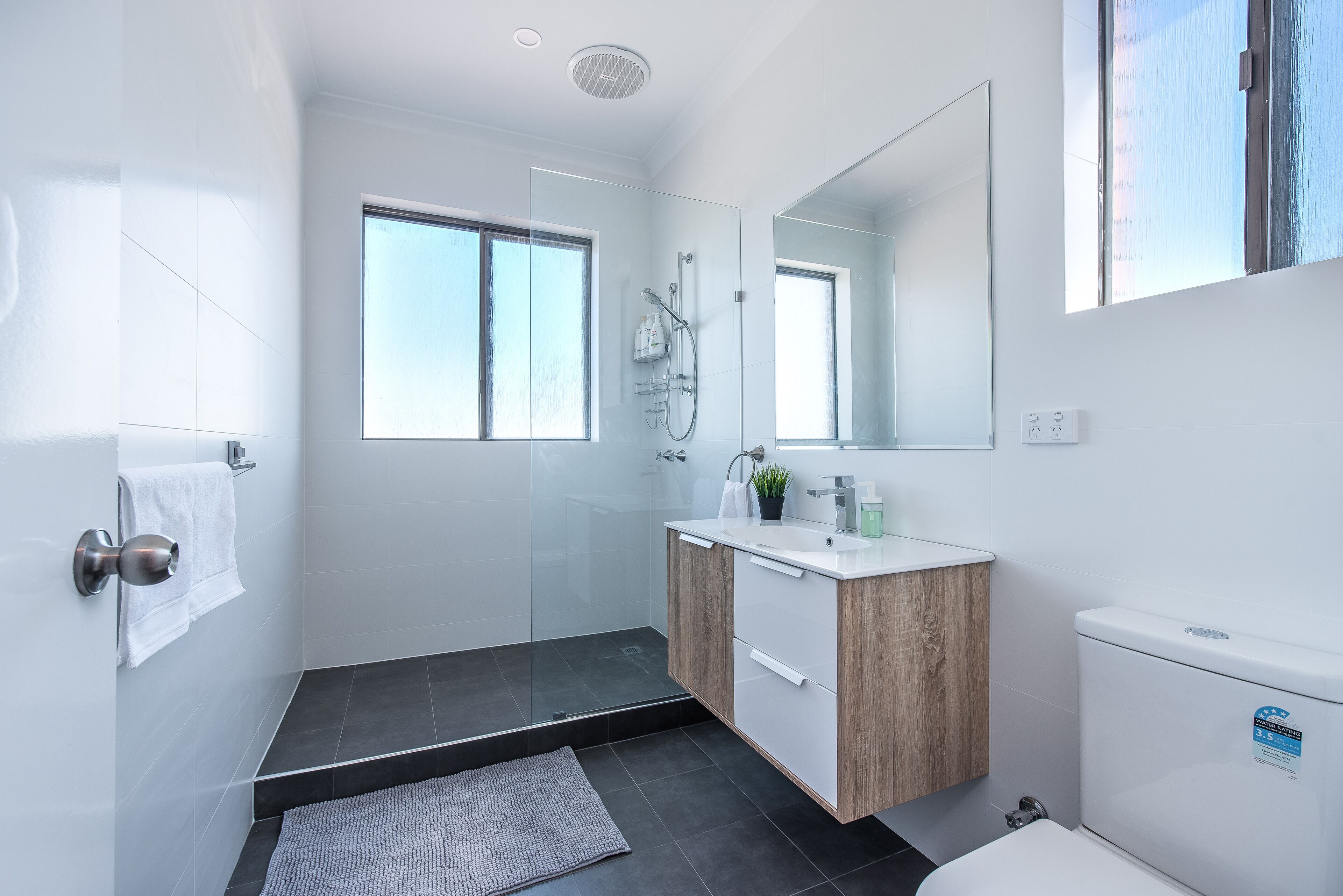 New Perfectly located Perth Lotus Retreat