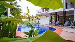 2 piscinas al aire libre