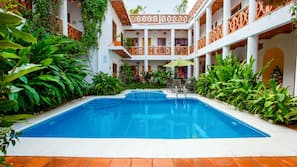 2 piscinas al aire libre