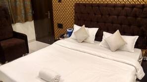 1 bedroom, Egyptian cotton sheets, premium bedding, memory foam beds
