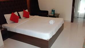 1 bedroom, Egyptian cotton sheets, premium bedding, memory foam beds
