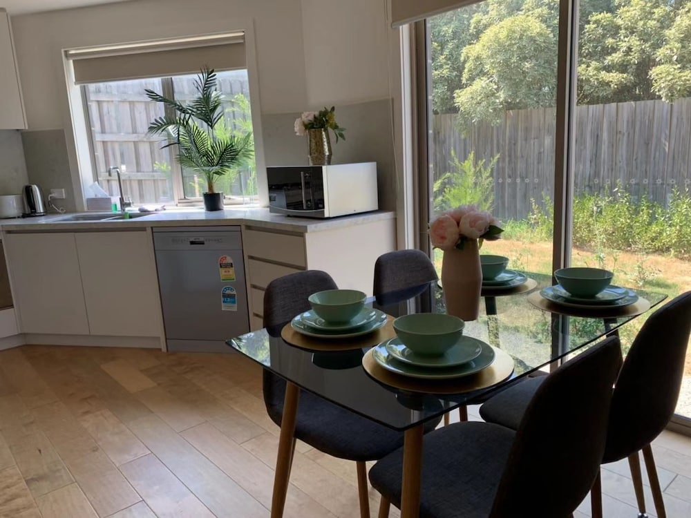 Bundoora Townhouse