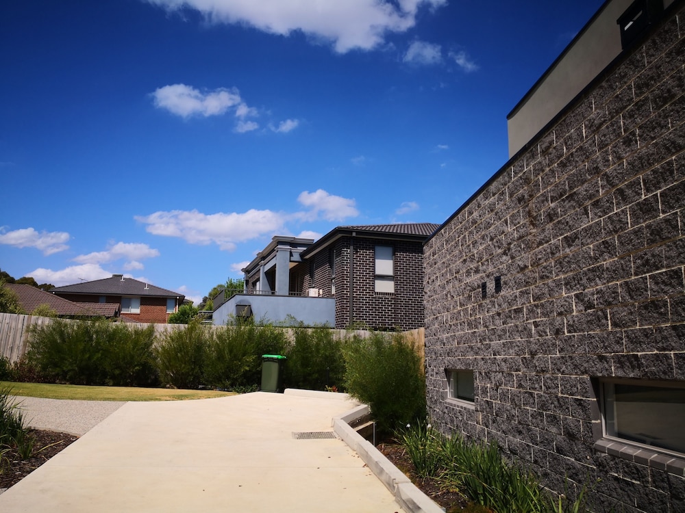 Bundoora Townhouse