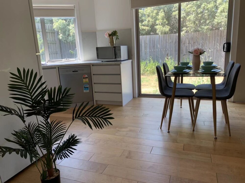 Bundoora Townhouse