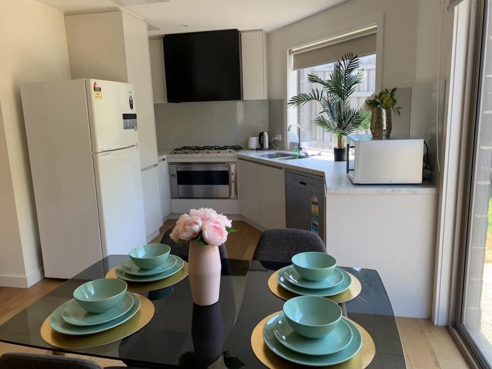 Bundoora Townhouse