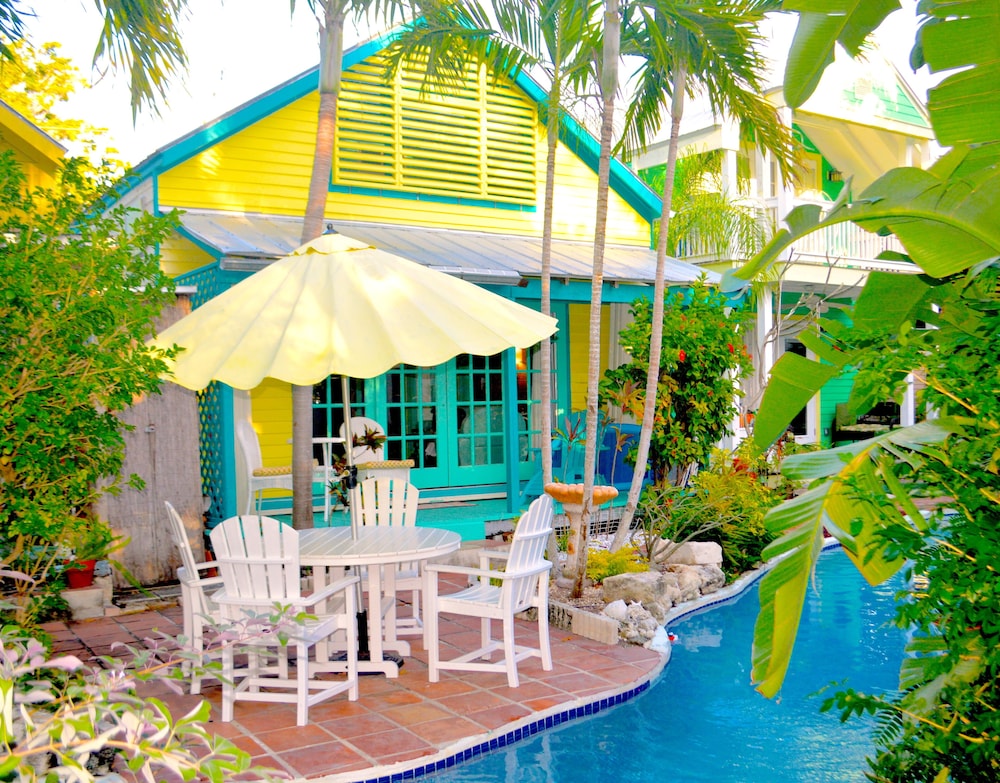 Lazy River Pool, Enchanting Garden, Old Town Key West, Free WiFi, Bikes