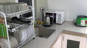 Full-size fridge, microwave, cookware/dishes/utensils