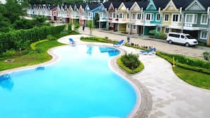 5 outdoor pools