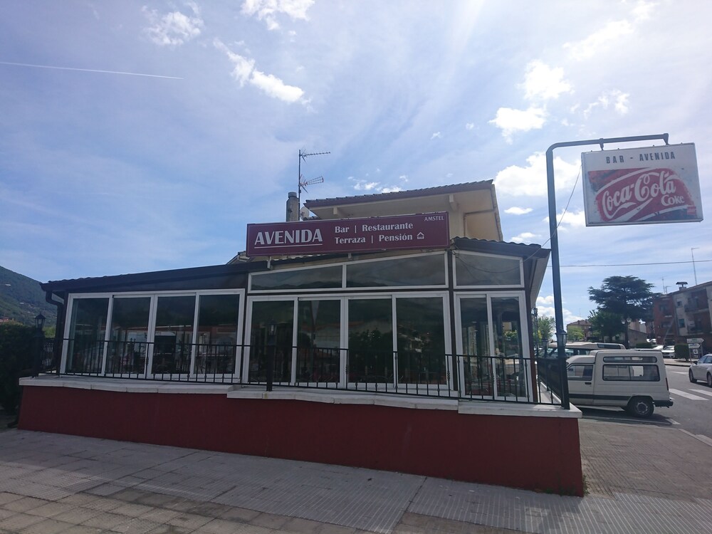 Pension Bar Restaurante Avenida in La Adrada, Spain