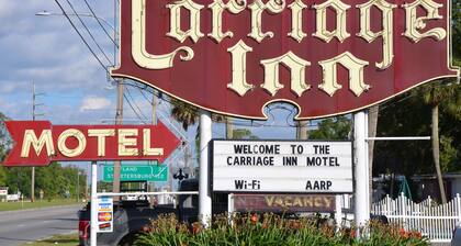 Carriage Inn Motel