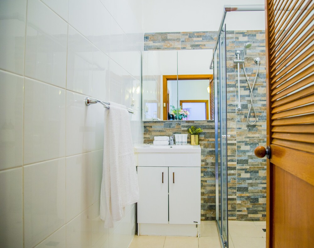 Bright & Spacious Home with Hotel Grade Cleanliness