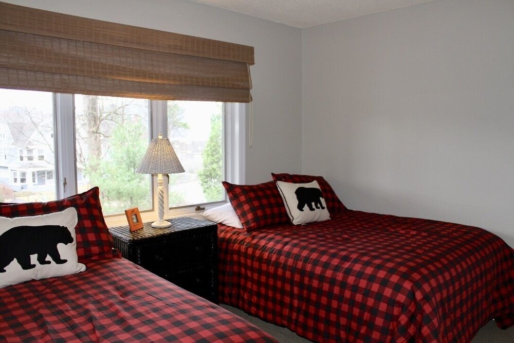 Spacious, LightFilled Townhouse in Bolton Landing on Lake