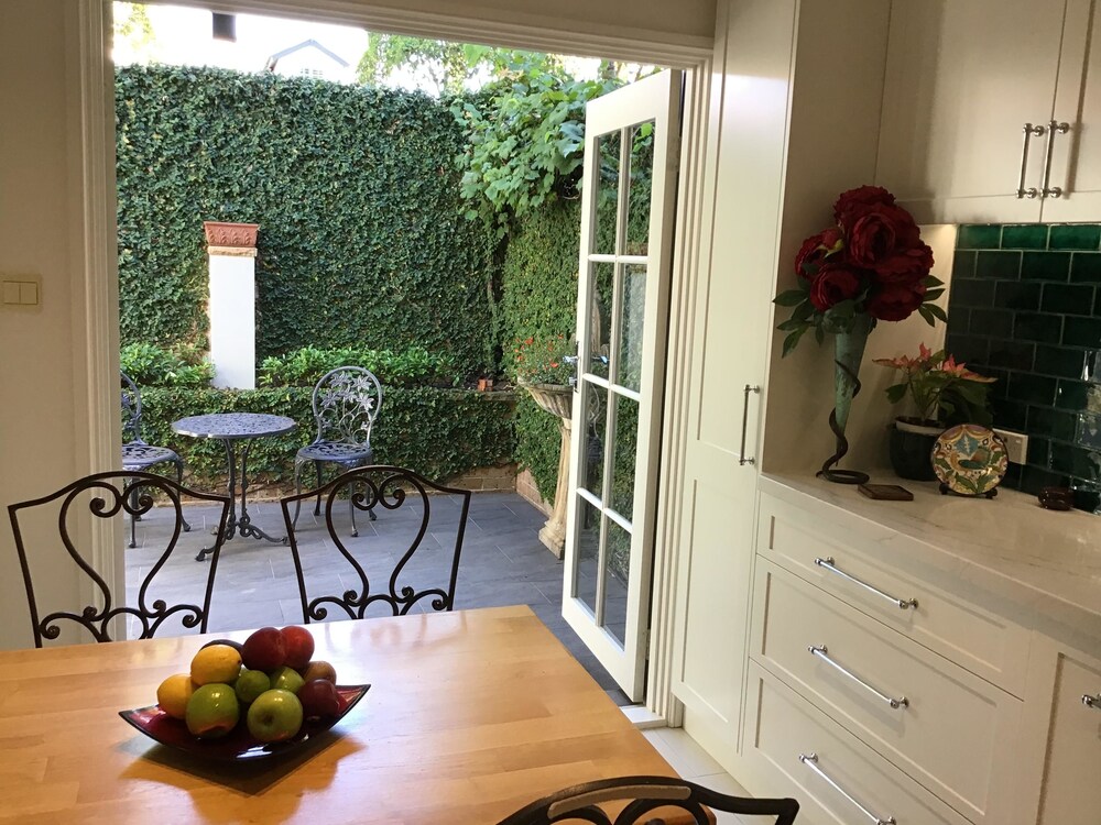 A Large Three Bedroom 2 Storey Luxury Holiday Home - CN099