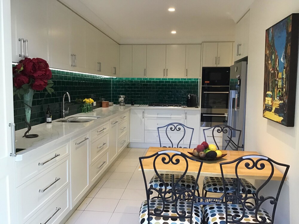 A Large Three Bedroom 2 Storey Luxury Holiday Home - CN099