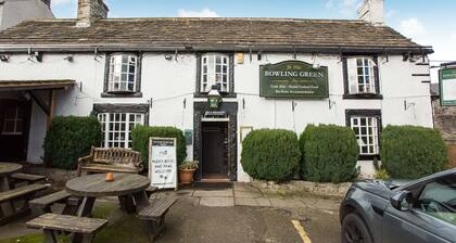 OYO Ye Olde Bowling Green Inn