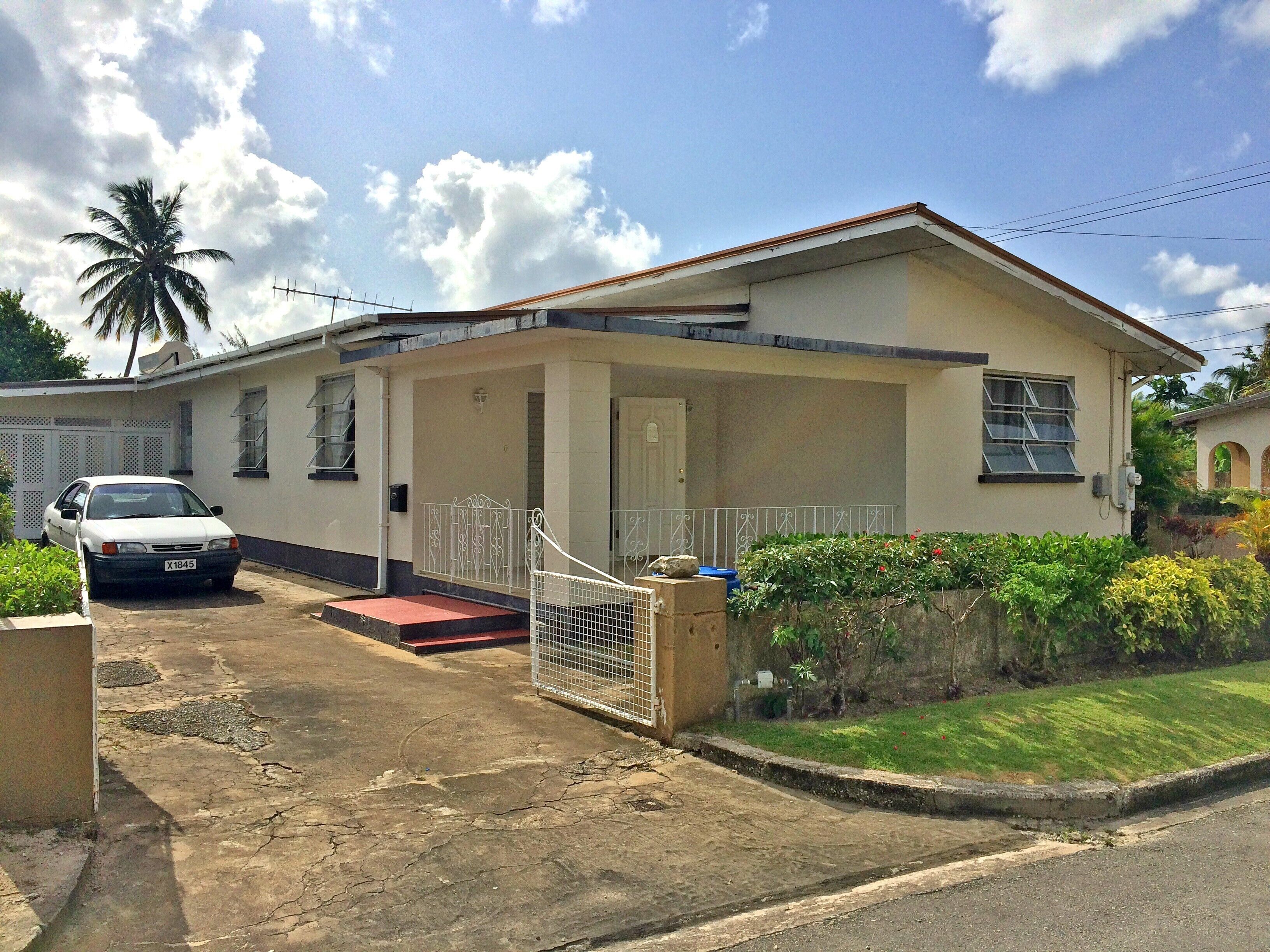 Nurse Manor - Cozy 3 Bedroom House Near to Beach in St. Lawrence Gap in St Lawrence Gap, Barbados